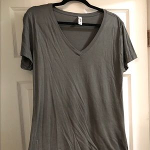 NWOT - XL grey v neck t